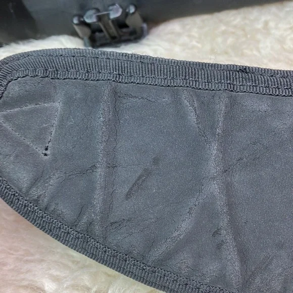 Tumi Messenger Laptop Bag - Picture 12 of 16